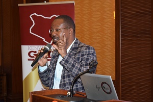 Dr Martin Mwirigi z Kalro przemawia podczas spotkania informujcego o biotechnologii rolniczej z Stowarzyszeniem Redaktorów Kenijskich Mediów w Nairobi, 1 czerwca.