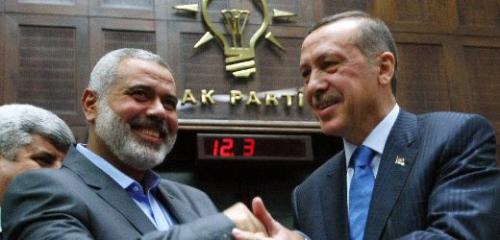 Prezydent Erdogan z przywódcą Hamasu Ismailem Haniją, przed gmachem kierownictwa AKP, rządzącej w Turcji partii politycznej.