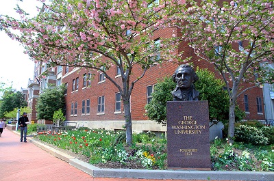 Jak informuje raport w Daily Caller, George Mason University i George Washington University (na zdjciu) otrzymay dziesitki milionów dolarów saudyjskich dotacji. (Zdjcie: Ingfbruno/Wikimedia Commons)