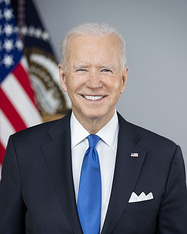 Od kiedy administracja Bidena obja wadz, coraz bardziej ugaskuje iraski reim, co w efekcie jeszcze bardziej omiela i wzmacnia muów. Na zdjciu: prezydent Joe Biden (Zdjcie: Wikipedia)