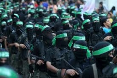 Autonomia Palestyska twierdzi, e Hamas i inne palestyskie grupy terrorystyczne wyrzeky si terroru i zaakceptoway prawo Izraela do istnienia. Hamas i palestyskie frakcje mówi jednak, e nie jest to prawd i e pozostaj oddane „wszystkim formom oporu” wobec Izraela, wcznie z „walk zbrojn”. Na zdjciu: czonkowie Hamasu w Strefie Gazy. (Zdjcie: Middle East Monitor)