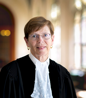 Penica obecnie funkcj prezeski Midzynarodowego Trybunau Sprawiedliwoci amerykaska prawniczka Joan Donoghue. ródo zdjcia : Wikipedia)