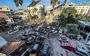 Na zdjęciu: parking szpitala Al-Ahli w Gazie, 18 października 2023 r., po upadku szczątków rakiety wystrzelonej przez Palestyński Islamski Dżihad.  