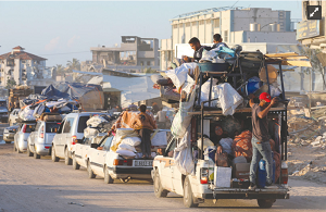 PRZESIEDLENI PALESTYCZYCY, którzy uciekli z Rafah, po tym jak IDF rozpoczo ewakuacj cywilów, przemieszczaj si samochodami w Chan Junis w poudniowej Strefie Gazy w maju 2024. Cho relokacje s dolegliwe, zostay znieksztacone przez Hamas, który przedstawia dziaania Izraela jako brutalne. (ródo: Ramadan Abed/Reuters)