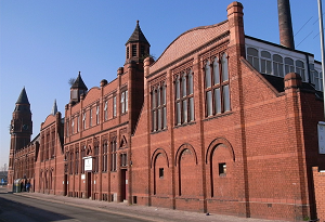 W meczecie Green Lane w Birmingham (na zdjciu) imamowie wygaszaj wykady na temat tego, jak prawidowo ukamienowa kobiet – najpierw naley j zakopa do pasa – oraz jak zabija homoseksualistów i apostatów. (Zdjcie: Ooscom/Wikimedia Commons)