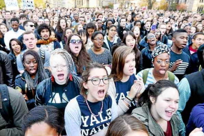 Wiec studentów i wykadowców Yale University na kampusie Cross w New Haven 9 listopada 2015 r., dajcy, by Yale University sta si bardziej przyjazny dla wszystkich studentów. Zdjcie: Arnold Gold — New Haven Register
