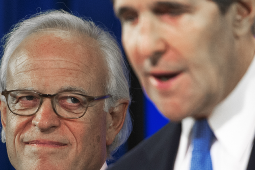 Martin Indyk i John Kerry, 2013. (Paul J. Richards/AFP/Getty Images)
