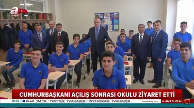 Na zdjciu: turecki prezydent Recep Tayyip Erdoğan odwiedza religijn szko \