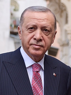 <span>Islamistyczny przywódca Turcji, prezydent Recep Tayyip Erdoğan, wydaje się być w trakcie kolejnej ofensywy mistyfikacji: udaje przywrócenie stosunków dyplomatycznych z Izraelem i Egiptem. (Zdjęcie: Wikipedia)</span>