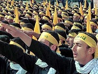 Terroryci Hezbollahu oddaj nazistowski salut.