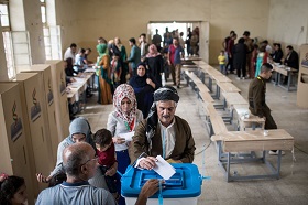 Ludzie gosuj w referendum 25 wrzenia 2017 r. w Kirkuku w irackim Kurdystanie. (Zdjcie: Chris McGrath/Getty Images)