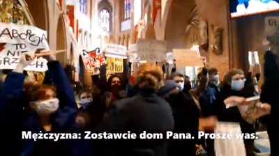 Kobiety protestujce w poznaskiej katedrze, 25 padziernika 2020 (wideo, zrzut z ekranu) 