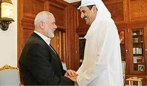 Zlikwidowany niedawno szef biura politycznego Hamasu Ismail Hanije dzikuje emirowi Kataru  Tamimiemu bin Hamad Aal-Thaniemu, za poparcie Hamasu. (ródo: qudspress.com)