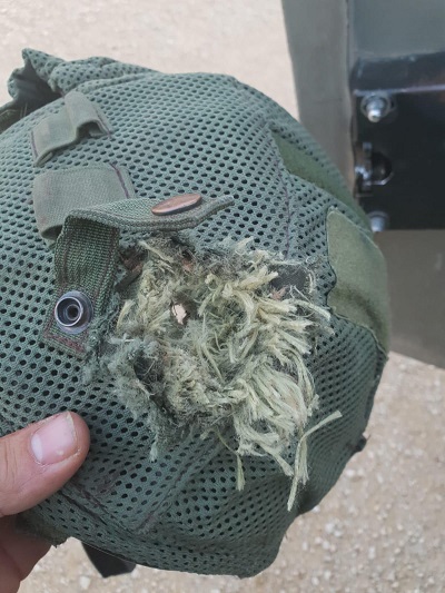 <span>Israel Defense Forces</span><span>✔@IDF</span>Pictured: An IDF officer’s helmet after a terrorist in #Gaza shot at him during a riot on Israel’s border fence. [Na zdjciu: Hem oficera IDF po tym, jak terrorysta w Gazie strzeli do niego podczas rozruchów przy pocie granicznym Izraela.]<br />Also pictured: Proof that Hamas sends ARMED terrorists to attack Israelis, while surrounded by civilians and under the guise of “protests.” [Take na zdjciu: Dowód, e Hamas wysya UZBROJONYCH terrorystów, otoczonych cywilami, pod przykrywk “protestów”.] 1,414<span>5:05 PM - Jan 22, 2019</span>Twitter Ads info and privacy