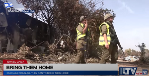 Spalone domy w Kfar Aza. Zrzut z ekranu: https://www.youtube.com/watch?v=rUylxd9TcRI