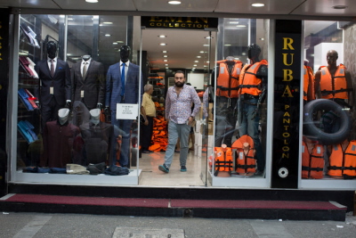 Sklep z ekwipunkiem dla uciekinierów do Europy w miecie Izmir w Turcji .  Zdjcie: Tyler Hicks/The New York Times