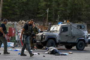 Izraelskie siły bezpieczeństwa na miejscu zabójczego zamachu w pobliżu żydowskiego osiedla Eli na Zachodnim Brzegu [Judei i Samarii], 20 czerwca 2023. Zdjęcie Flash90.