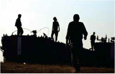 Gotowi do akcji: żołnierze armii izraelskiej przed południową Strefą Gazy, 6 lipca, zdjęcie: AMIR COHEN – REUTERS