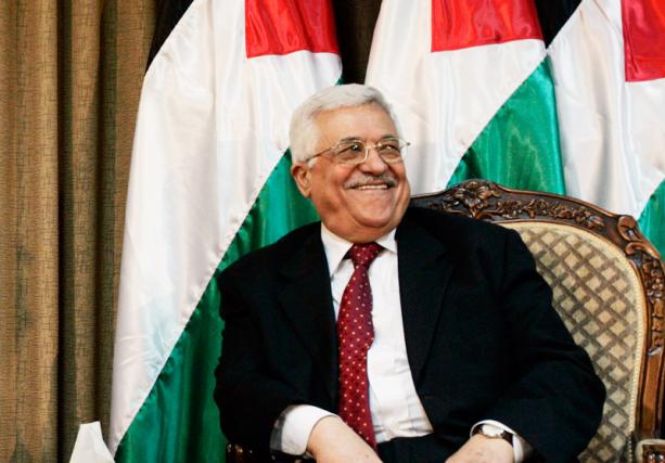 Kto mówi, e prezydent Autonomii Palestyskiej, Mahmoud Abbas, nie potpia zamachów terrorystycznych przeciwko cywilom? Jest przeciwko zamachom terrorystycznym gdziekolwiek na wiecie – poza Izraelem, kiedy s dokonywane przez jego ludzi za jego poduszczeniem. Krokodyle zy Abbasa maj na celu przesonicie jego ez radoci, e terroryzm yje i ma si dobrze. (Zdjcie: Muhammed Muheisen-Pool/Getty Images)