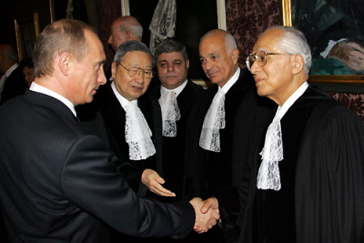 Al-Arabi, as Judge of the UN International Court of Justice, welcomes Vladimir Putin