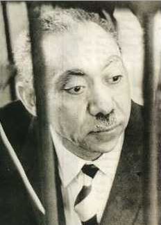 Sayyed Qutb za kratami w 1966 roku, po tym, jak został skazany za planowanie zamachu na prezydenta Egiptu Gamala Abdela Nasera. (Źródło zdjęcia: Wikipedia).