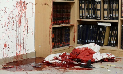 Scena z zamachu w jerozolimskiej synagodze (Zdjęcie z izraelskiego ministerstwa spraw zagranicznych)