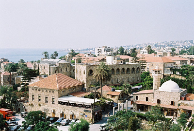 Liban, miasto Babylos (arab. جبيل, Dżubajl) w środkowym Libanie było po raz pierwszy okupowane między osiem a siedem tysięcy lat przed naszą erą. Jest jednym z najstarszych na świecie miast. (Źródło: Wikipedia).