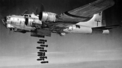 B-17, Latająca Forteca; https://www.flickr.com/photos/konabish/12528399334