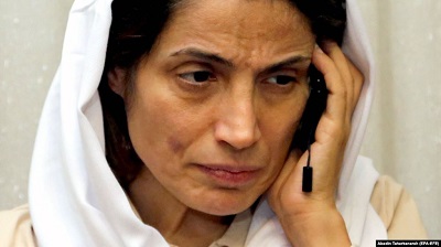 W marcu 2019  roku irańska działaczka praw człowieka i prawniczka, Nasrin Sotoudeh, została skazana na 38 lat więzienia i 148 batów. W zeszłym miesiącu została hospitalizowana po ponad 40 dniach strajku głodowego. (Na zdjęciu: Sotoudeh w 2013 roku)