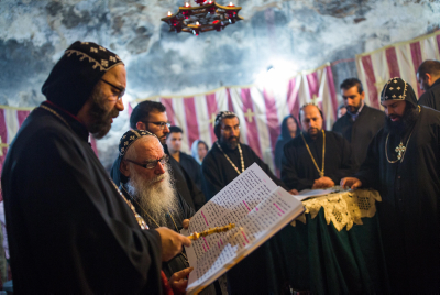 Katolicy bior udzia w procesji Wielkanocnej w Bazylice Grobu witego na Starym Miecie w Jerozolimie Zdjcie: Corinna Kern/Flash 90
