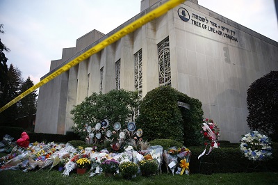 Synagoga Tree of Life, po zamachu 29 października 2018, w którym zginęło 11 osób.  