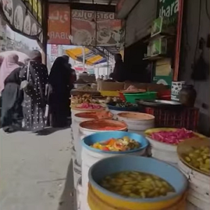 Rynek w Rafah sfilmowany 6 marca 2024. (https://www.youtube.com/watch?v=BL2IH7NobLg&t=6s )