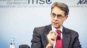 &Oacute;wczesny dyrektor Human Rights Watch, Kenneth Roth, na konferencji Media Security w Monachium, 19 lutego 2017. Zdjcie: Kuhlmann/MSC via Wikimedia Commons.