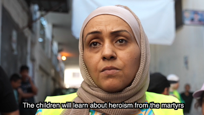 Dyrektorka obozu letniego dla dzieci w Askar w Autonomii, Nura Al-Masimi mówi: „Dzieci będą się uczyły heroizmu od męczenników.” Kadr z filmu Askar –UNRWA: Kołyska morderców.