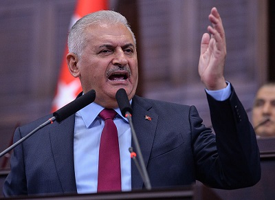 wieckich Turków zaszokowao, kiedy Binali Yıldırım, ówczesny minister transportu, wyjani, e w modoci zmieni wybór uniwersytetu, by unikn miejsca, gdzie mczyni i kobiety siedzieli obok siebie. (Zdjcie: Erhan Ortac/Getty Images)