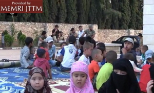 Kazachscy wojownicy dihadu i ich dzieci. <br />Region Aleppo region, padziernik 2013.