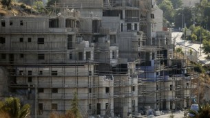 Budowa w osiedlu ydowskim Kirjat Arba koo Hebronu, 6 lipca 2016 (AFP PHOTO / HAZEM BADER)