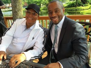 Mark Lamont Hill (po prawej) i Farrakhan