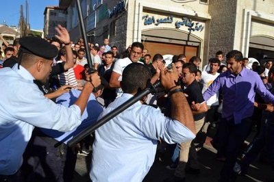 Palestyska policja rozprasza demonstracj w Ramallah