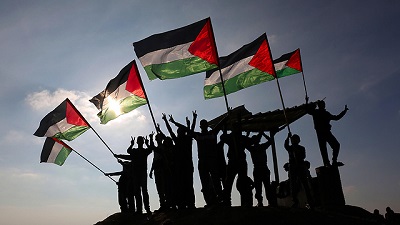 Kiedy “rozumiemy” ich twierdzenia o Nakbie, zamiast powiedzie, e to, co zdarzyo si Palestyczykom, zdarzyo si dziesitkom milionów ludzi – utrwalamy zudzenie o powrocie (Zdjcie: AFP)
