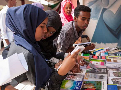 Mieszkańcy miast odwiedzają Międzynarodowe Targi Książki w Hargeisa, 21 lipca 2018. Mustafa Saeed/AFP/Getty Images