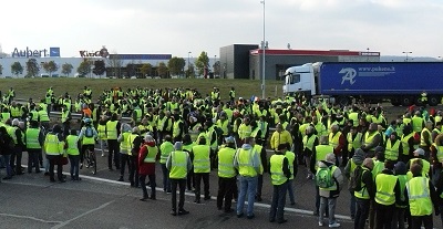 Pierwszy protest ótych kamizelek w Vesoul , 17 listopada 2018, Wikimedia Commons