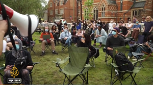 <span>Demonstracja poparcia dla narodu palestyskiego na Oxford University (Zrzut z ekranu wideo)</span>