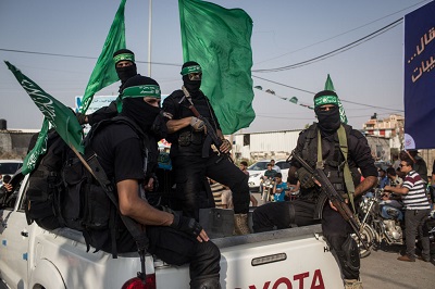 Islamscy funkcjonariusze w Strefie Gazy wzywaj teraz Palestyczyków do dokonywania ataków terrorystycznych na Izrael, nie z powodu planu “aneksji”, ale w celu wygnania ydów z „palestyskich, arabskich, islamskich ziem”. Na zdjciu: Zbrojni czonkowie Hamasu w Strefie Gazy.
