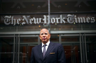 Dean Baquet, red. naczelny „NYT”, wsawi si m.in. decyzj o nie publikowaniu karykatur Mahometa z „Charlie Hebdo” w relacjach z zamachu terrorystycznego na redakcj magazynu w Paryu