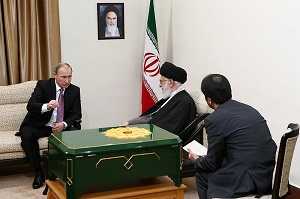 Ilekroć Rosja wkracza na ścieżkę wojenną zacieśnia kontakty z Iranem. Na zdjęciu spotkanie Putina z Chameneim w 2015 roku.Źródło zdjęcia: Wikimedia Commons