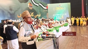 Przywódca Damiat Ulema-e-Islam (JUI-F) Maulana Fazlur Rehman przemawia na konferencji.