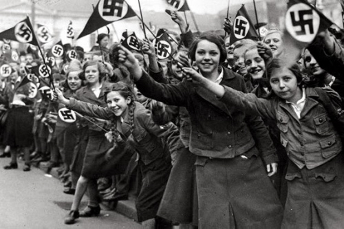 Niemieckie dziewczta witaj Hitlera