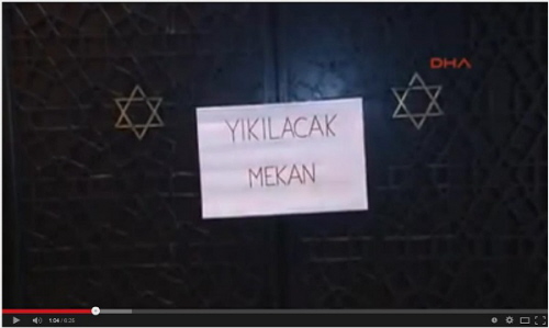 Napis na synagodze Neveh Szalom w Stambule: “Ten budynek zostanie zburzony”. ródo: Youtube.com/watch?v=7BTmztGnetQ#t=14, 9 listopada 2014. 