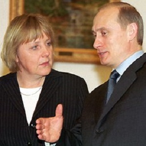 Na zdjęciu: Rosyjski prezydent Władimir Putin i Angela Merkel w 2002 roku – miłość od pierwszego wejrzenia (Zdjęcie: Wikipedia).